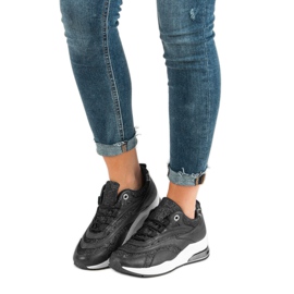 Moderigtige sorte sneakers 1