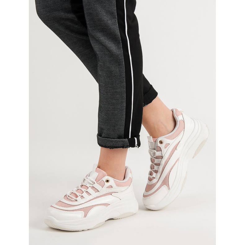 Hvide og lyserøde sneakers 2