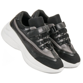 Moderigtige sorte sneakers 2