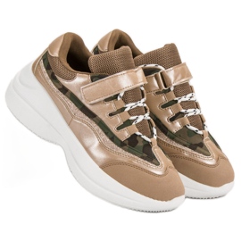 Moderigtige beige sneakers 1