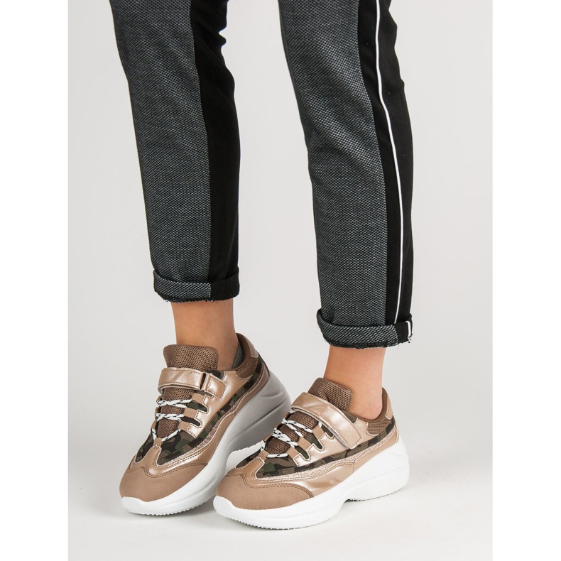 Moderigtige beige sneakers 2