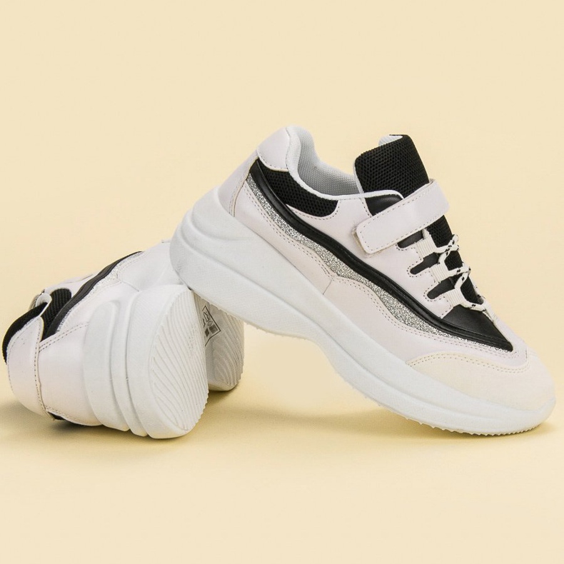 Moderigtige hvide og sorte sneakers 2