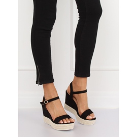 Sorte sandaler på en kilehæl JS-2952 Sort 1