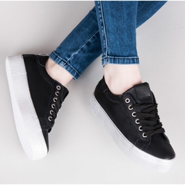 Sort Sneakers 1