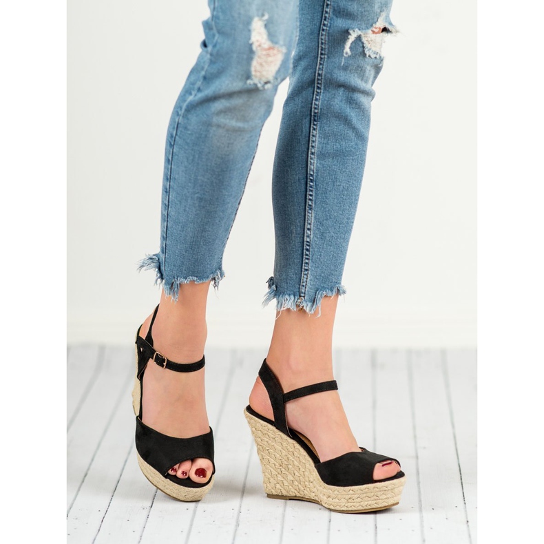 Sorte sandaler 1