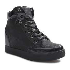 Sort lakerede sneakers på Snake wedge 1