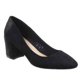 Sort ruskind pumper på D-1228 søjlen 1
