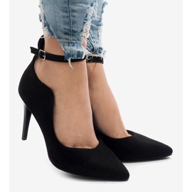 Sorte pumps på en B-54 hæl 2