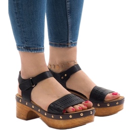 Sorte sandaler på FM4142 platformen 1