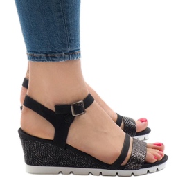 Sorte sandaler på Y-8217 platformen 1