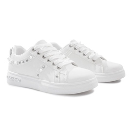 Hvide sneakers med Lucette nitter 1