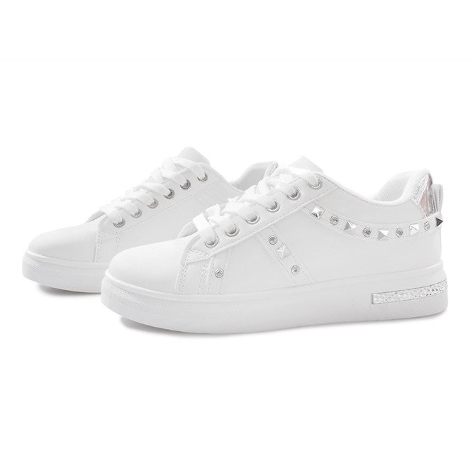 Hvide sneakers med Lucette nitter 2