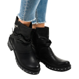 Sorte støvler på en massiv A-360 sål 1