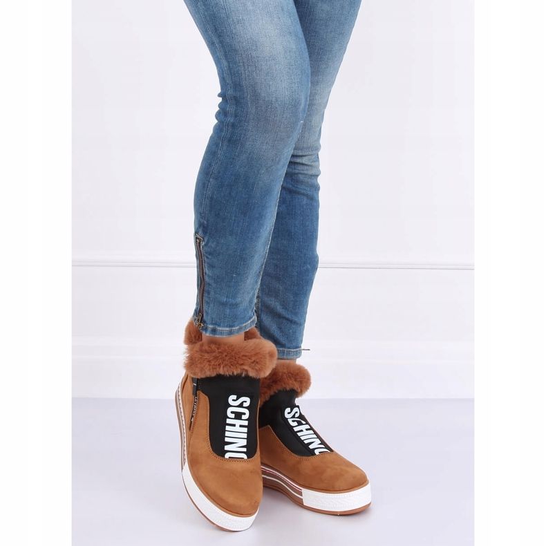 Sneakers isoleret brun NB311 Camel 2