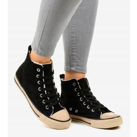 Sort isolerede sneakers T-040 2