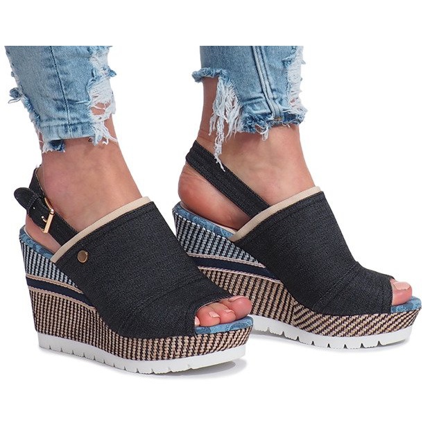 Sorte mulanka jeans med sandaler med kilehæl 1