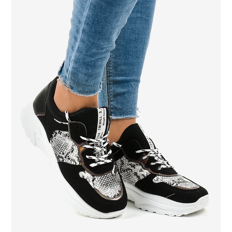 Sorte sneakers i YL-8 snake-stil 2