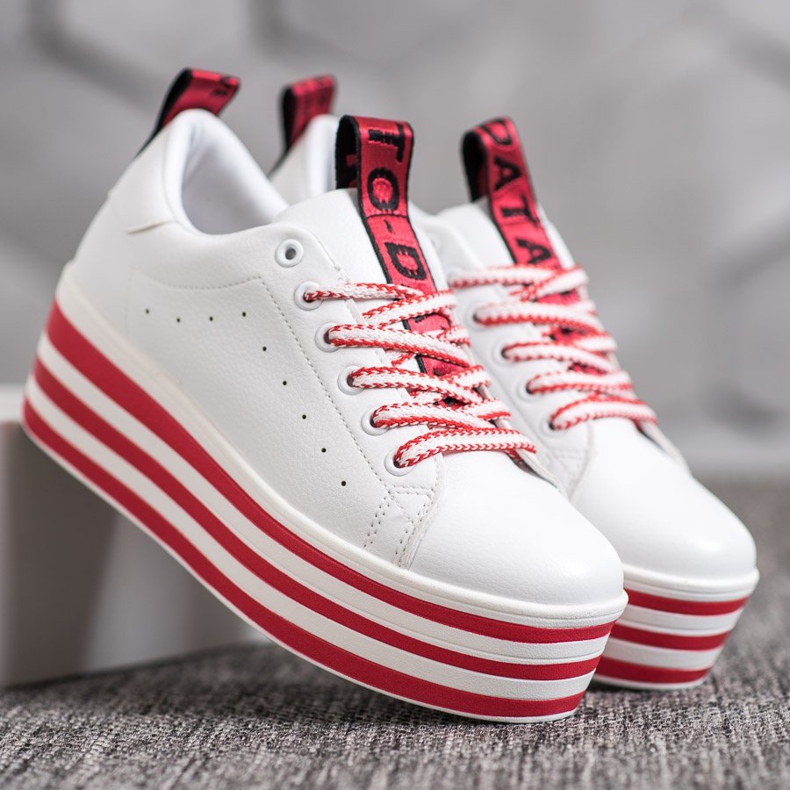 SHELOVET Sneakers på en stribet platform hvid rød 2