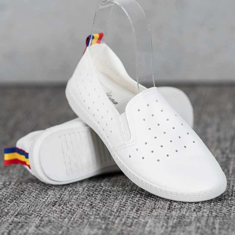 Bona Hvide Openwork Slipons 1