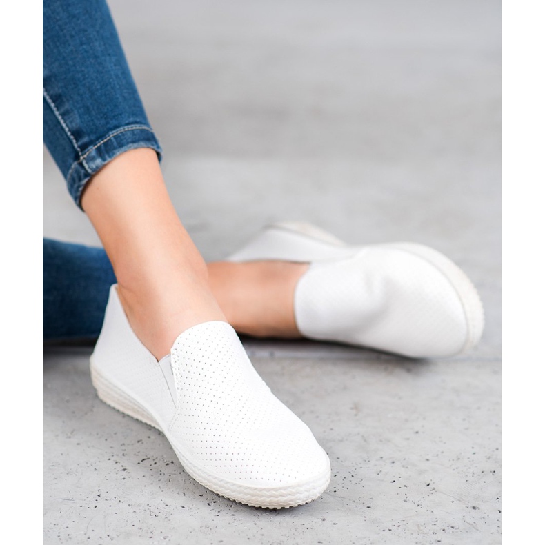 SHELOVET Openwork hvide slipons 1