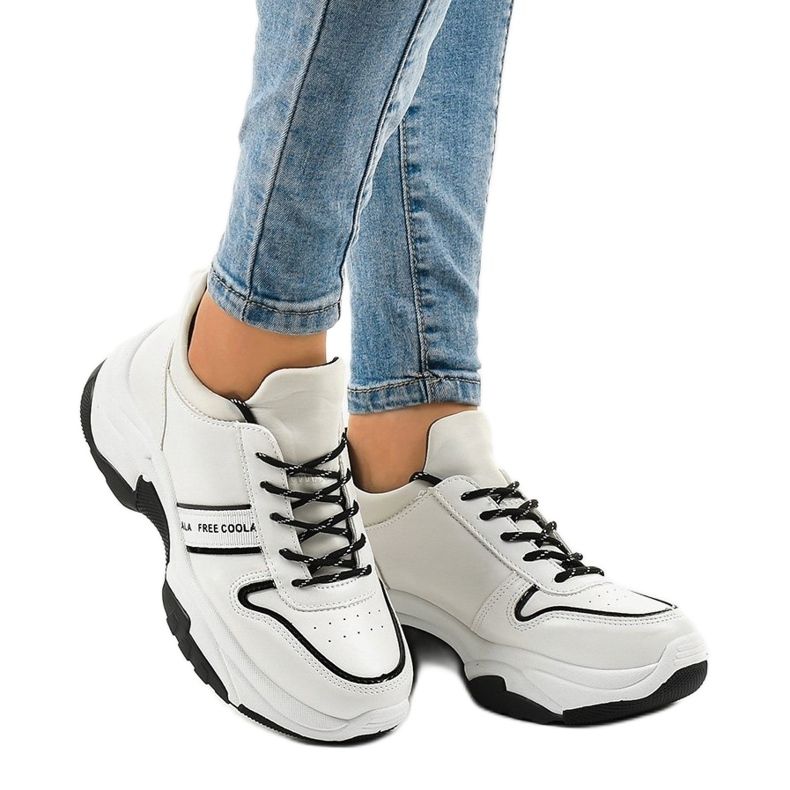 Moderigtige sneakers lavet af øko-læder B0-189 hvid sort 1