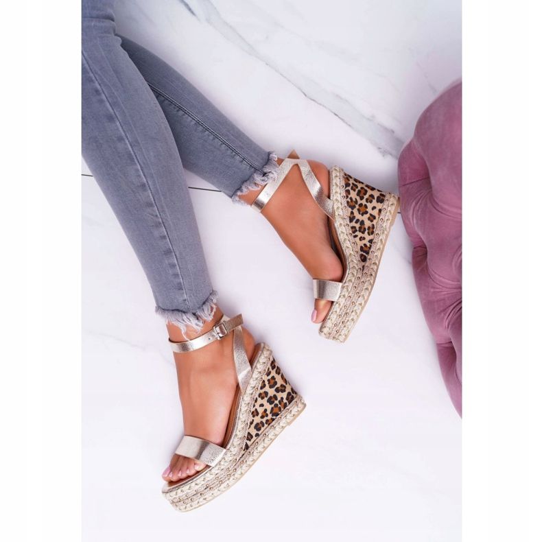 Kvinders sandaler Lu Boo On a Wedge Linen Golden Shiran gylden 1