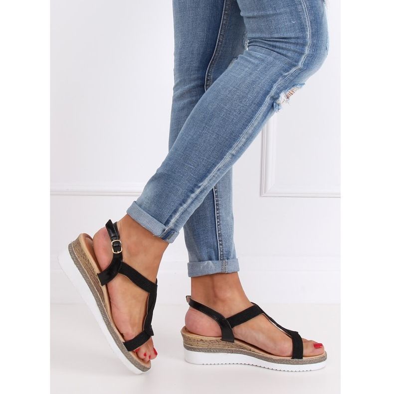 Sorte sandaler på en sort kile L6629 Sort 1