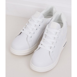 Hvide BY-0370 WHITE / WHITE sneakers på en skjult kile 3