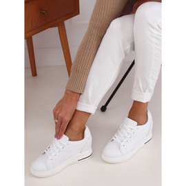 Hvide BY-0370 WHITE / WHITE sneakers på en skjult kile 5