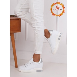 Hvide MY-0367 WHITE / SILVER sneakers på en skjult kile 1