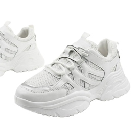 Cahraelas hvide sneakers 1