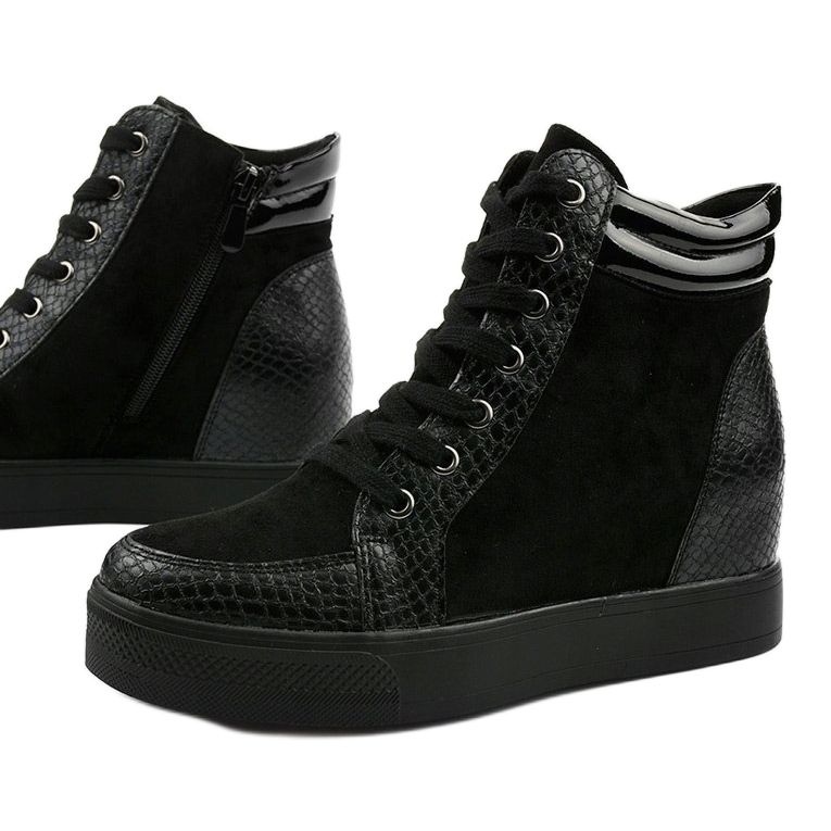 Sorte sneakers på kilen til Doreal 1