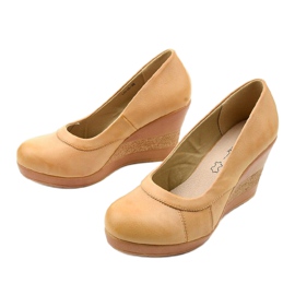 Beige wedge pumps fra Berinara 2