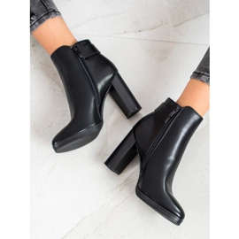 Ideal Shoes Elegante sorte støvler 1