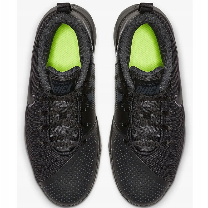 Nike Team Hustle Quick 2 sorte sko til børn AT5298 001 1