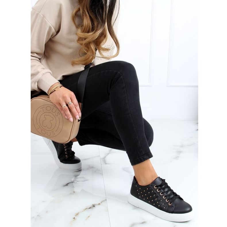 Sorte kvinders sneakers med nitter LA124P Sort 2