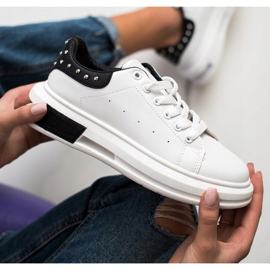 SHELOVET Sneakers med studs hvid sort 2