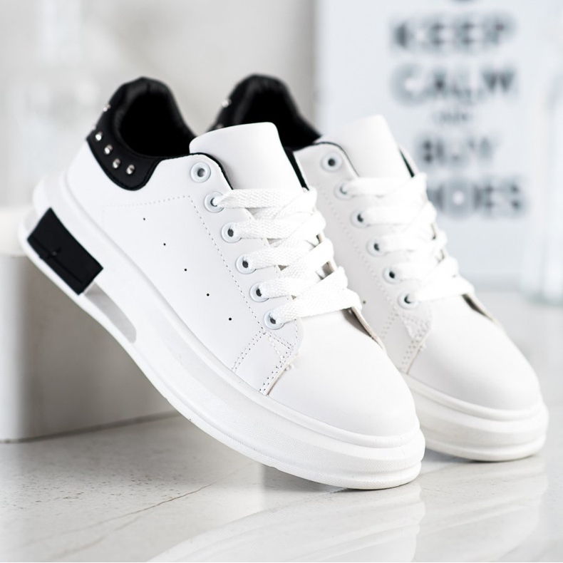 SHELOVET Sneakers med studs hvid sort 1