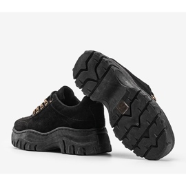 Sorte sneakers med en tyk Cecilia sål 1