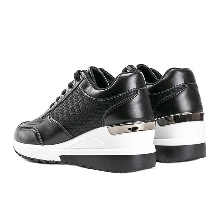 Sorte skinnende sneakers på Mara -kilen 1