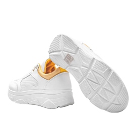 Hvide sneakers med en tyk sål med et Joyce slangeskindsmønster 1