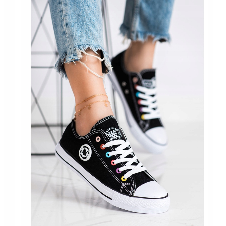 New Age sneakers sort 1