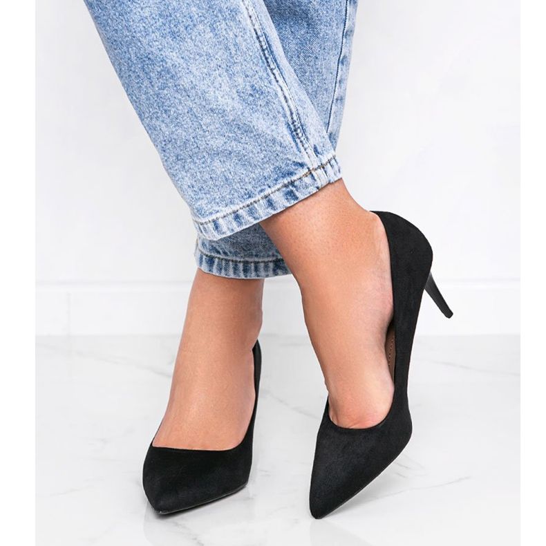 Sorte pumps på en Calla hæl 1