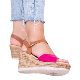 Lyserøde sandaler med Roki -kiler 1