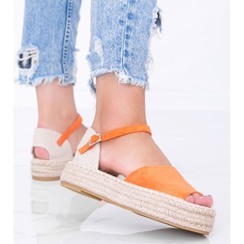 Orange sandaler på Pearl River platformen 1