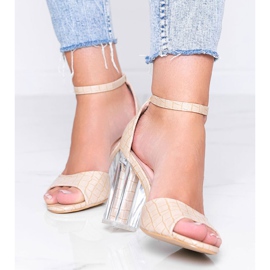 Beige pumps på en stolpe med en gennemsigtig No Fear -hæl 1