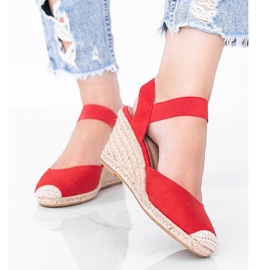 Røde espadriller på Louises kile 1