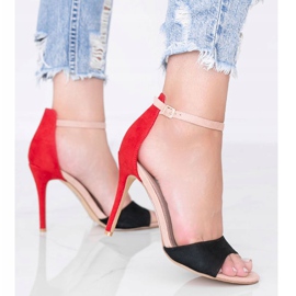 Sorte og røde sandaler på en strålende hæl 2