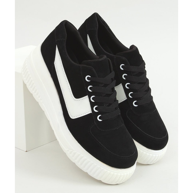 Sort E3141 Sorte sneakers på en høj sål 1