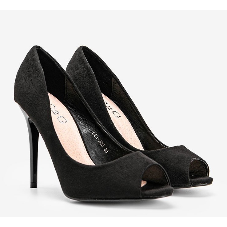 Sorte pumps på en Prima -hæl 1